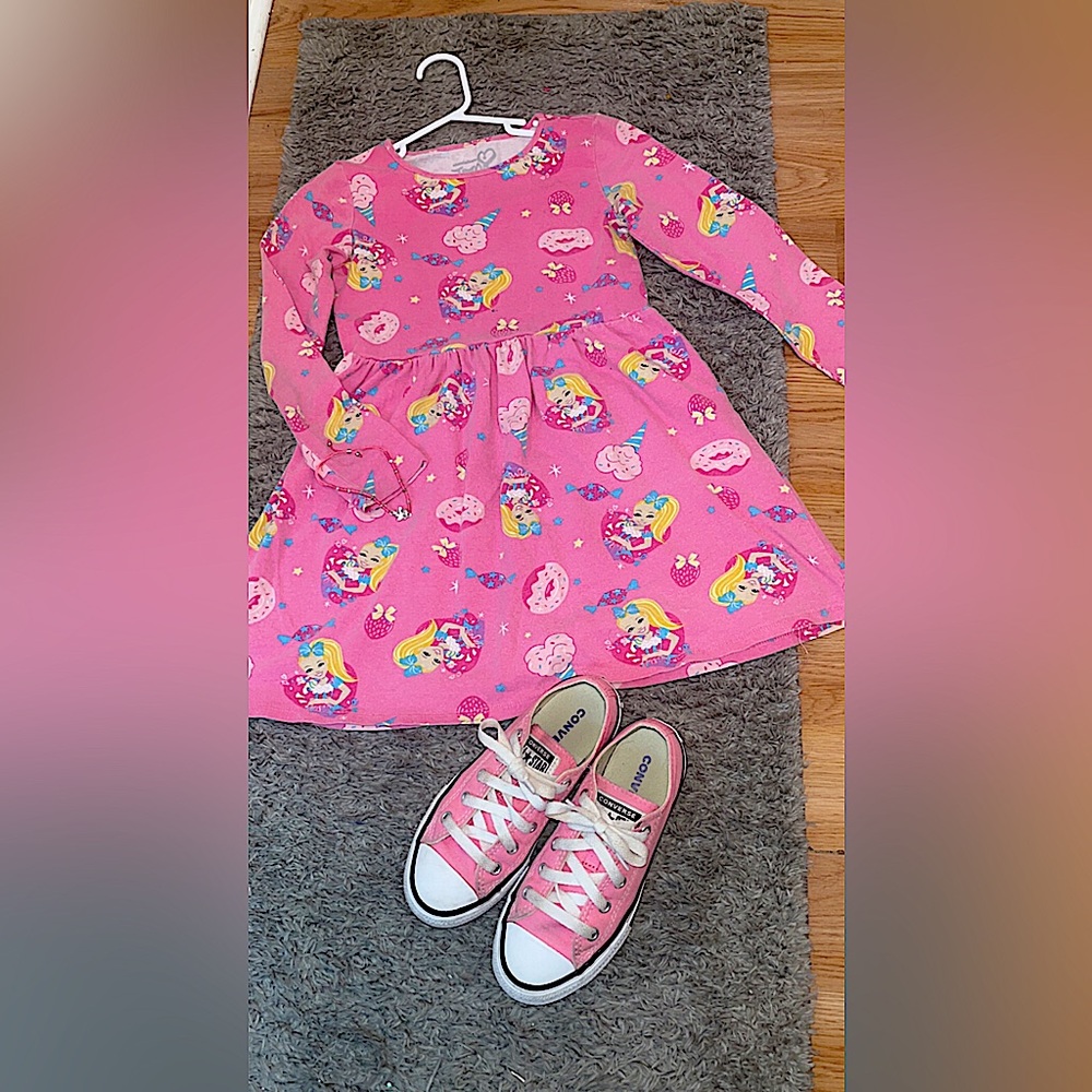 🎀Selling this adorable JOJO SIWA dress.(6-6X) so comfortable!Great material!🎀